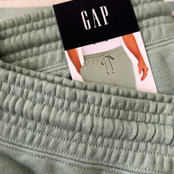 GAP Granite Green FT 7” Shorts - Picture 8 of 8